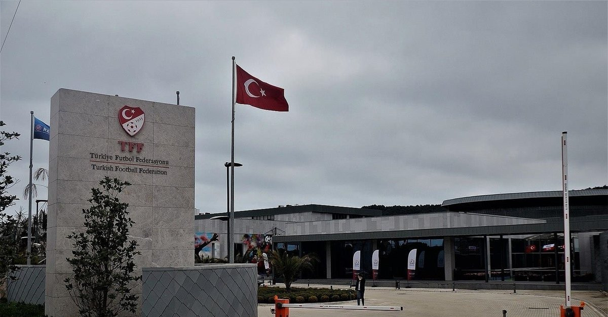 Fenerbahçe düğmeye bastı! Hepsiyle yollar ayrılıyor