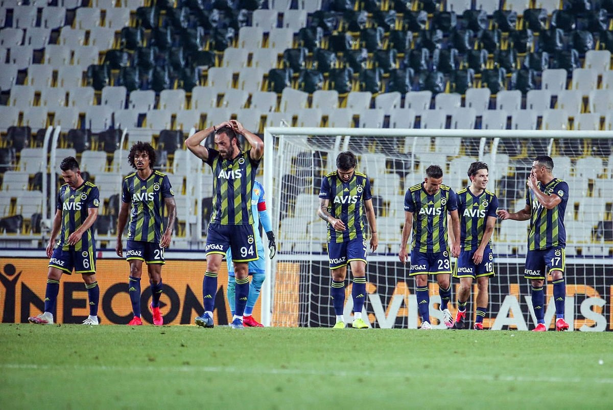 Fenerbahçe düğmeye bastı! Hepsiyle yollar ayrılıyor
