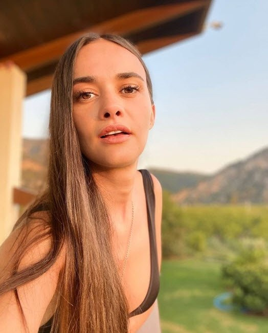 Hande Soral’ın yeni imajına beğeni yağdı