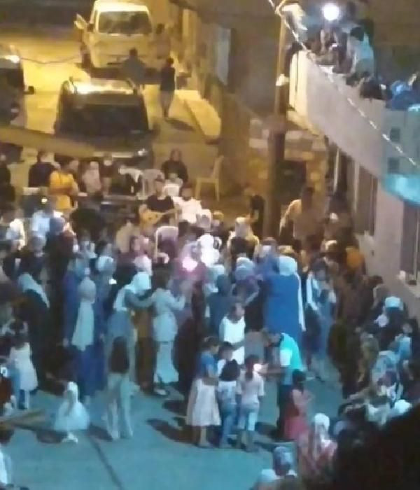 Sokak düğünü ve asker eğlencesinde koronavirüse rağmen halay çektiler