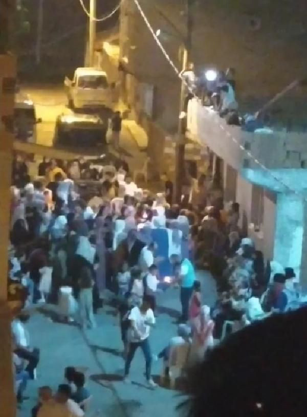 Sokak düğünü ve asker eğlencesinde koronavirüse rağmen halay çektiler