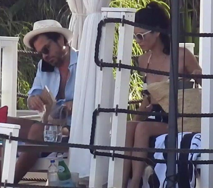 Beren Saat-Kenan Doğulu, Çeşme tatilinde