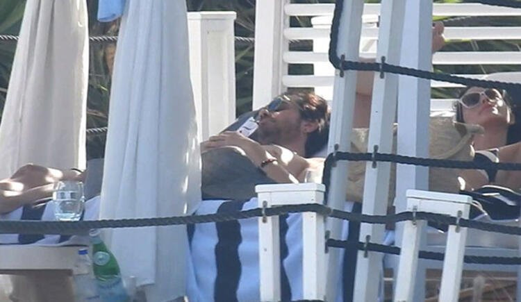 Beren Saat-Kenan Doğulu, Çeşme tatilinde