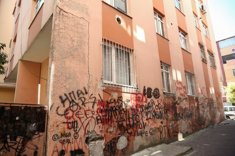 Korku apartmanı: ''Binaya korkarak giriyoruz!''