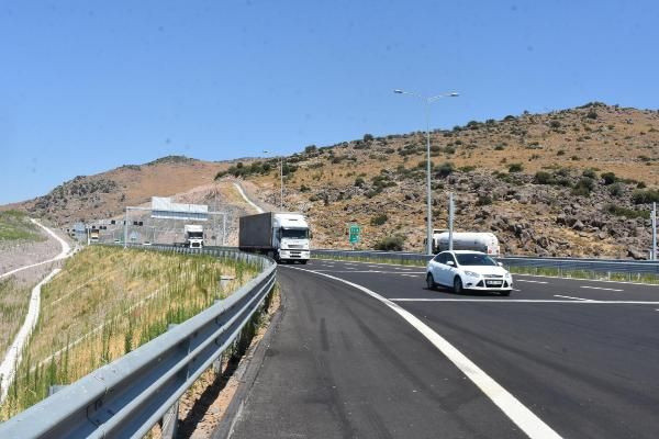 Otoyol, Foça'ya gelen tatilci sayısını artırdı