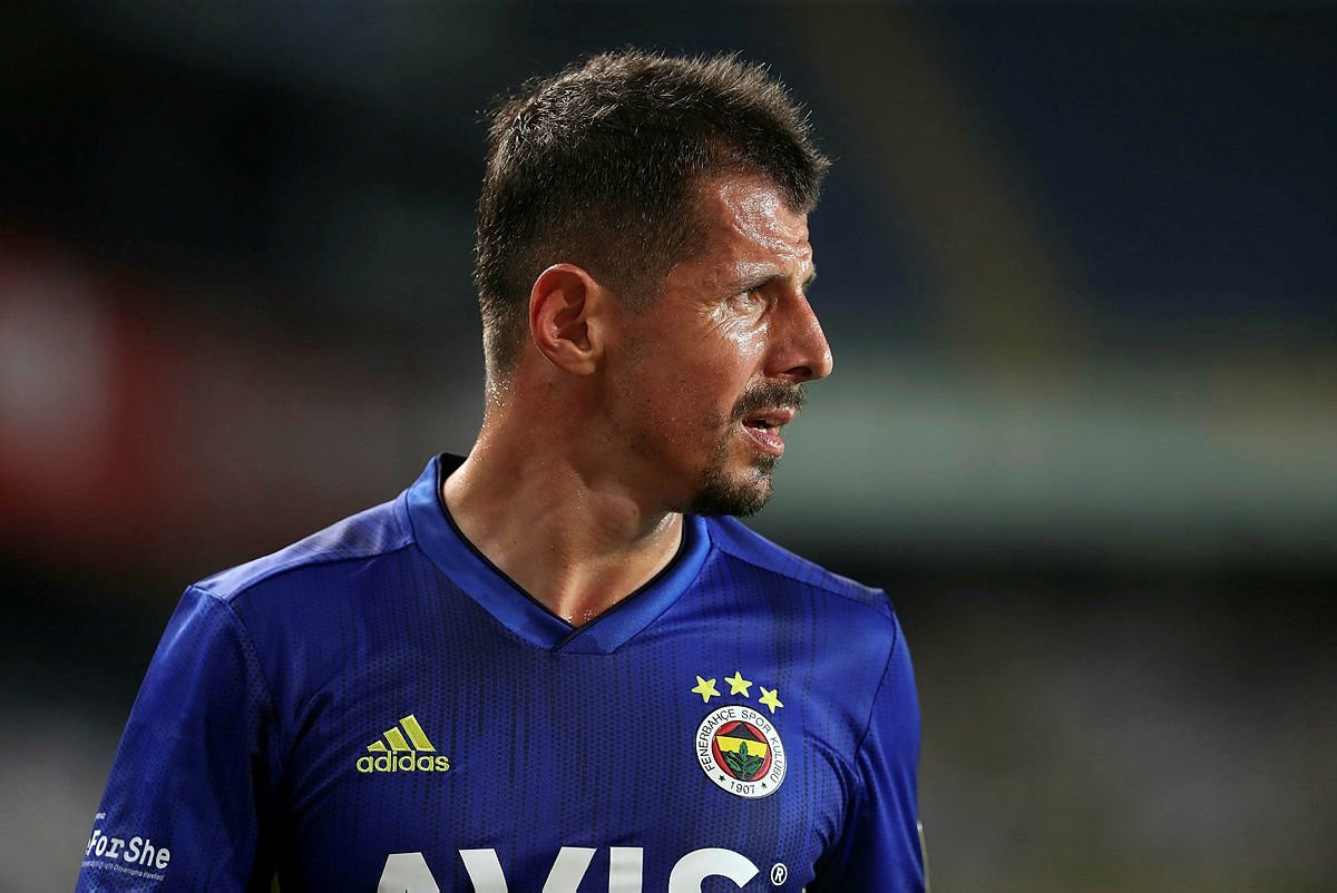 Emre Belözoğlu'dan 6 transfer daha