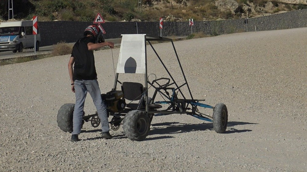 Karaman'da 18 yaşındaki genç ''buggy'' araba yaptı