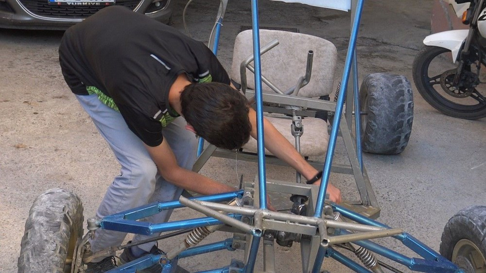 Karaman'da 18 yaşındaki genç ''buggy'' araba yaptı