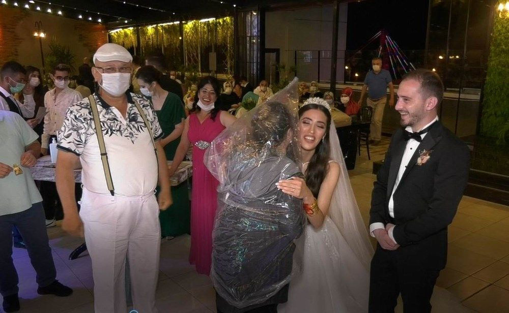 Koronavirüse karşı poşetli tedbir! Moda olmasa bari... - Resim: 3