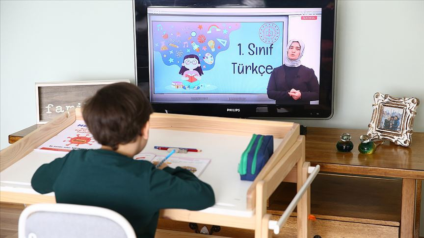 Erdoğan onay verdi: Eğitim uzaktan, sınavlar yüz yüze!