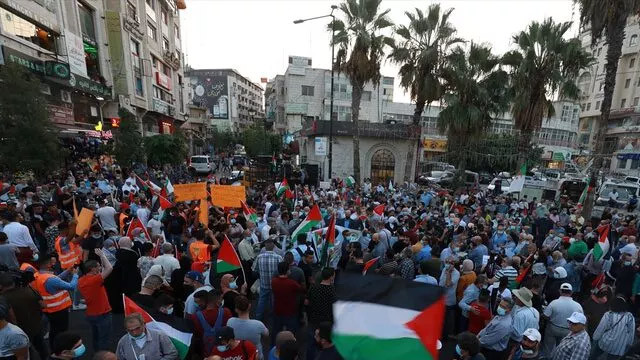 Yüzlerce kişi protesto için sokağa döküldü: Dolar için Kudüs'ü sattılar