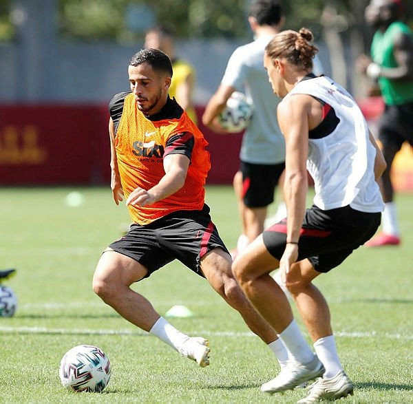 Galatasaray'a 2 dünya yıldızı birden