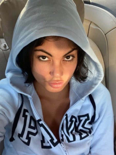 Bahar Candan şimdi de tesettüre girdi