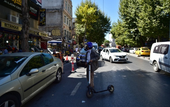 İstanbul sokaklarında ilginç maske manzaraları