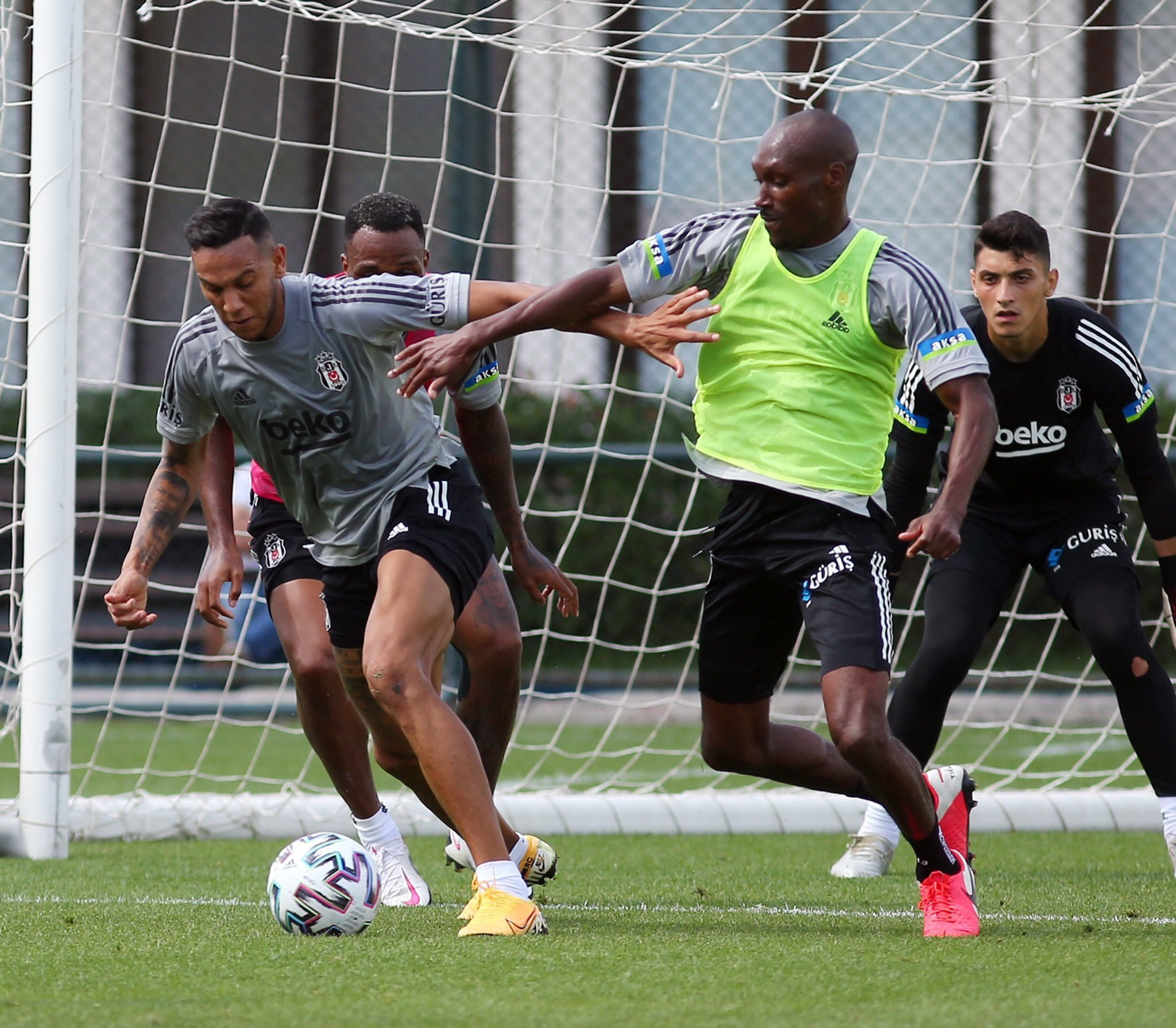 Josef de Souza Beşiktaş'la ilk çalışmasını yaptı
