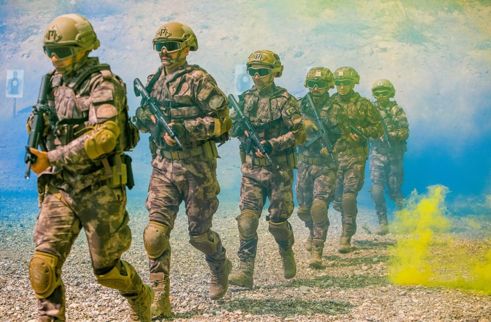 35 derece sıcakta zorlu eğitim! Yerli ve milli silahlar kullanıldı