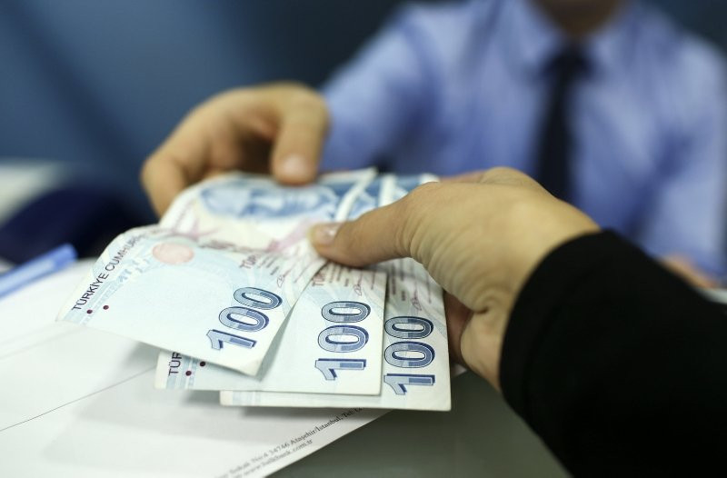 Üniversite mezunları 2 yıl muaf olacak