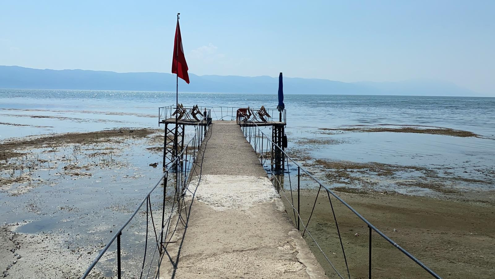 İznik Gölü'nde kırmızı alarm! Su gitti, köprü kaldı