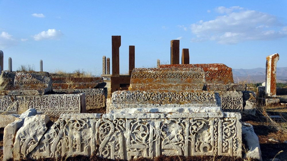 5 bin yıllık mezarda hazine talanı