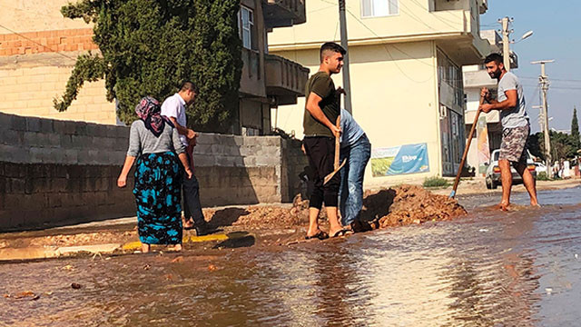 Taban suyu yükselmesi nedeniyle mahalleleri su bastı