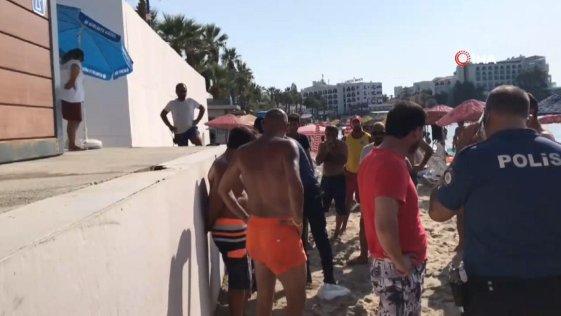 Plaj sapığına cezasını vatandaş kesti!