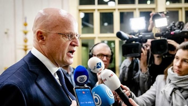 Adalet Bakanı'na 390 Euro para cezası