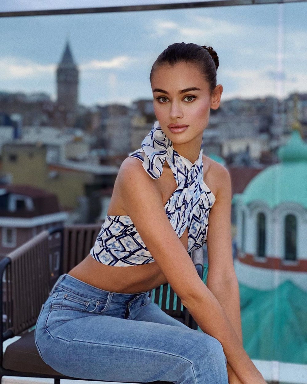 Çeşme'deki darp olayıyla gündem olan model koronavirüse yakalandı