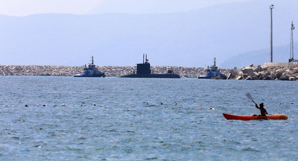 Konyaaltı Sahili'nde görülen denizaltı şaşkınlığı