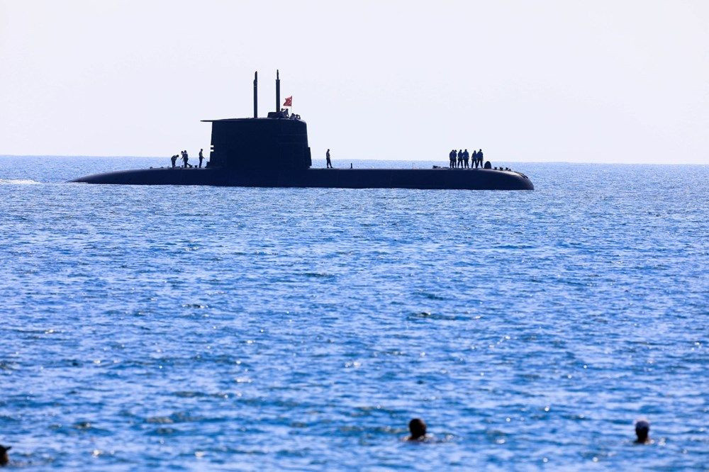 Konyaaltı Sahili'nde görülen denizaltı şaşkınlığı