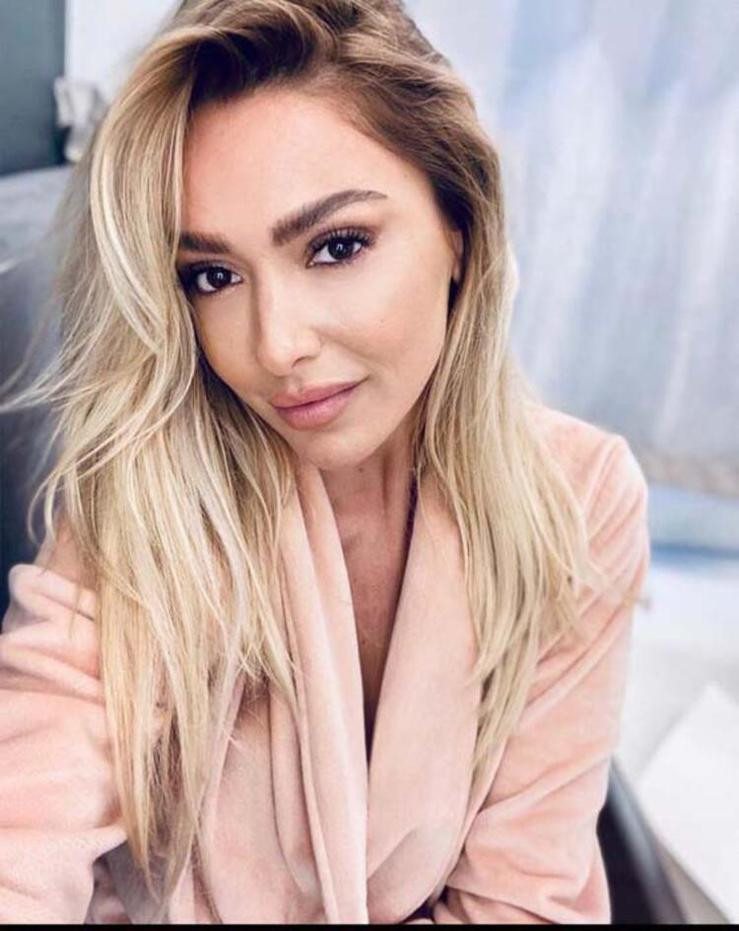 Hadise çocukluk ''nostaljik ben'' notuyla paylaştı