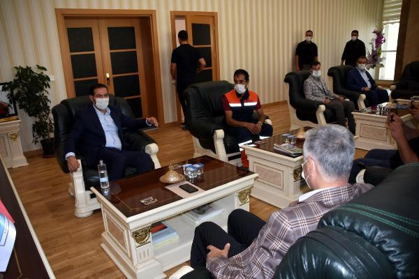 Sosyal medyanın konuştuğu temizlik işçisine bir maaş ikramiye - Resim: 2