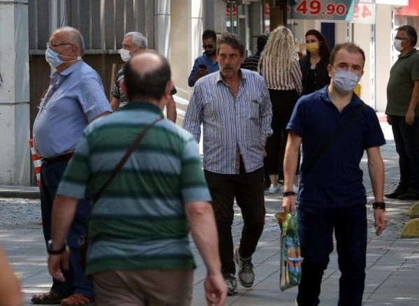 Maskeler yine çene altına indi