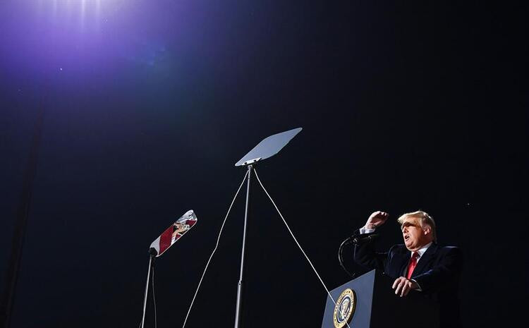 Trump'ın ''kadın'' derken yaptığı el hareketi olay oldu