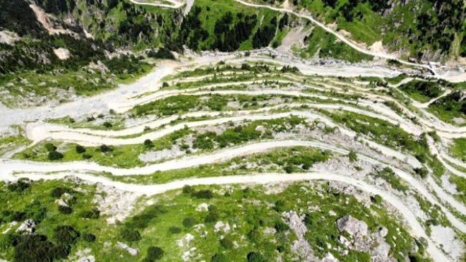 Türkiye'nin en tehlikeli yolu trafiğe kapandı