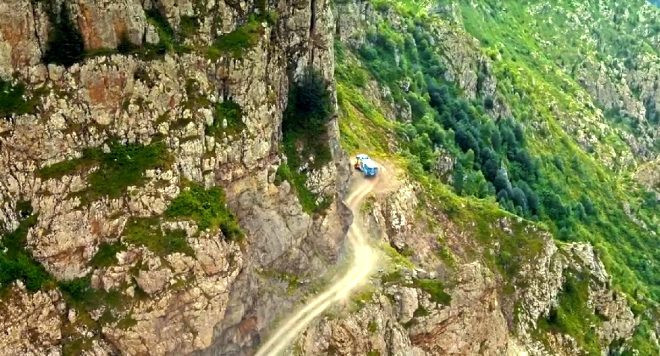 Türkiye'nin en tehlikeli yolu trafiğe kapandı