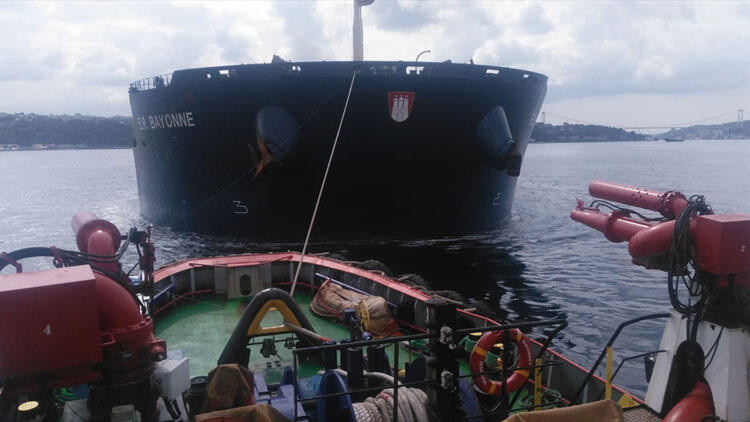 İstanbul Boğazı'nda gemi kurtarma operasyonu