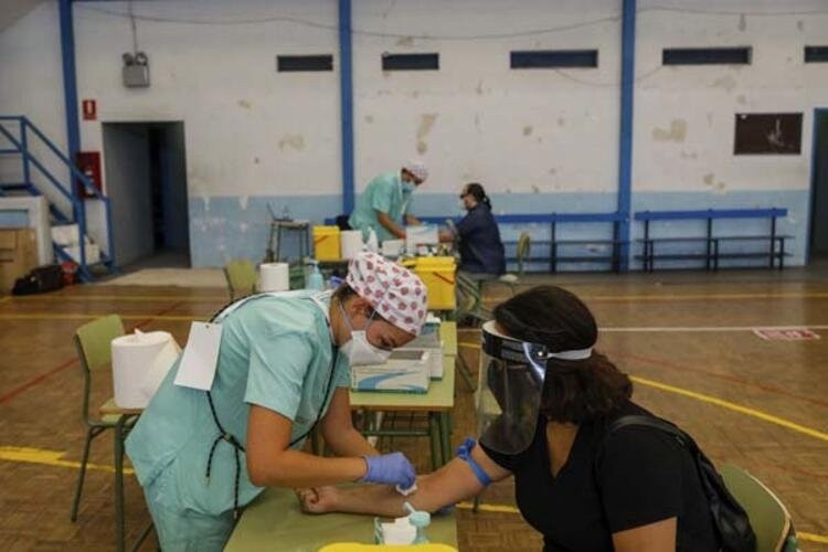 Koronavirüs vaka sayıları artmaya devam ediyor