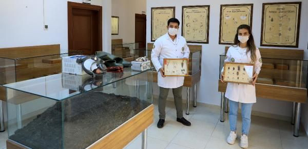 Çizgi filmlerin canavarı geyik böceği, koleksiyonda sergileniyor