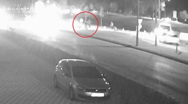 Dövülüp araçtan atılan adam 6 gün sonra öldü! Dehşet anları kamerada - Resim : 1