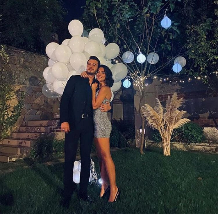 İsmail Ege Şaşmaz'dan sevgilisi Hande Ünal'a evlilik teklifi!