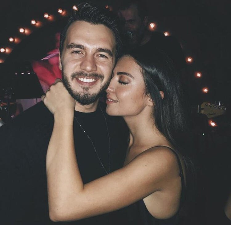 İsmail Ege Şaşmaz'dan sevgilisi Hande Ünal'a evlilik teklifi!