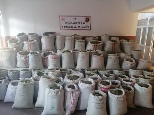 Diyarbakır'da 1.2 ton esrar ele geçirildi