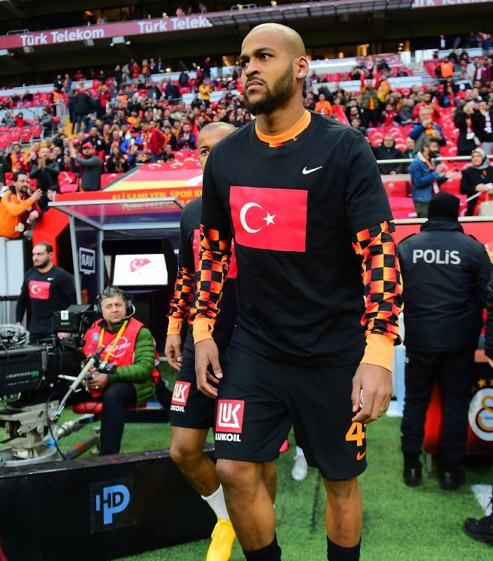 Galatasaray taraftarından flaş talep! Heykeli dikilsin