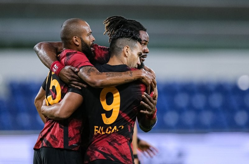Galatasaray taraftarından flaş talep! Heykeli dikilsin