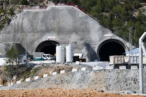 Zigana Tüneli'nin %74'ü tamamlandı