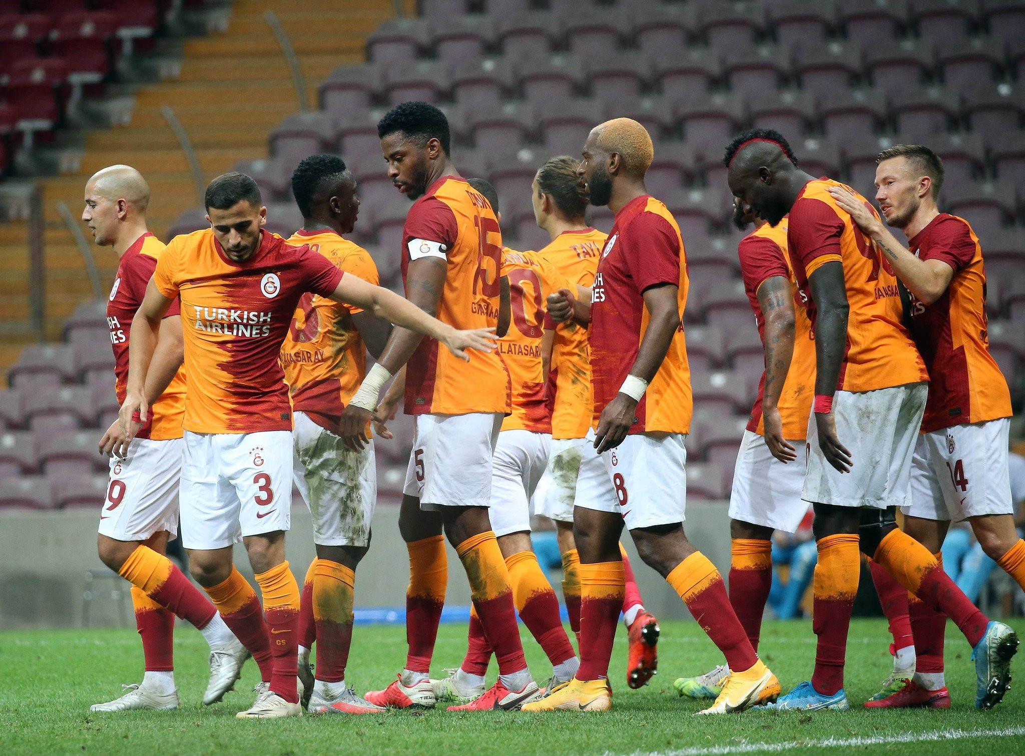 Galatasaray'da yüzler gülüyor! 2 imza yolda...