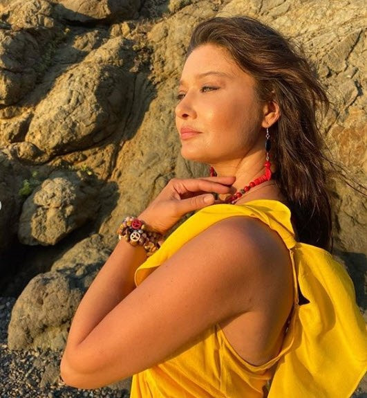 Ünlü markayla dalga geçen Nurgül Yeşilçay, sosyal medyayı salladı