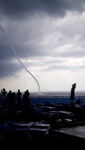 Antalya'da dev hortum paniği!