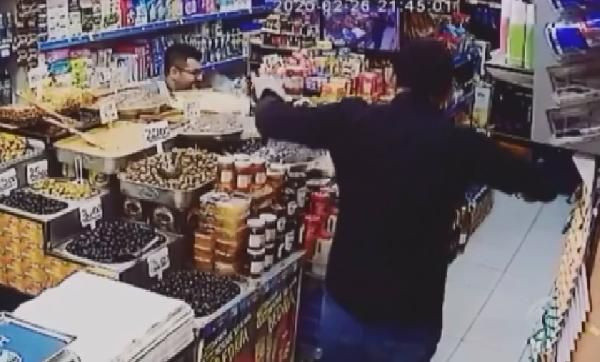 Bu markete giren dans etmeden çıkamıyor!
