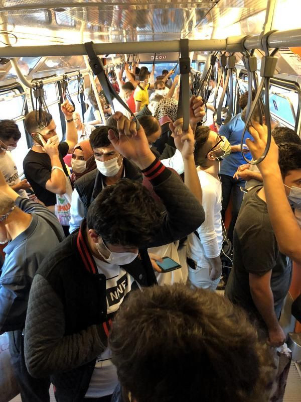 Metroda tedirgin eden yolculuk